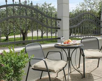 Villa Mandolina Apartments - Zadar - Patio