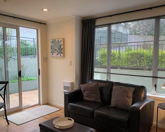 March Apartments - Dunedin - Living room