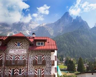 Historic Residence Madonna - San Martino di Castrozza - Building