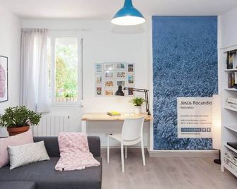 Logroño centro a orillas del Ebro by encasadeainhoa - Logroño - Living room