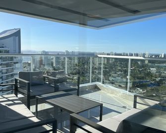 New Penthouse with Ocean View - بونتا ديل إست - شرفة