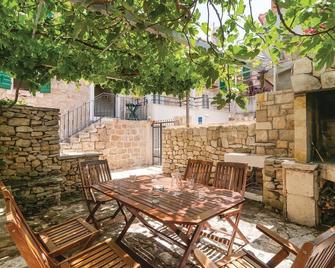 Nice Home In Postira With Kitchen - Postira - Βεράντα