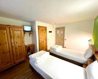Hotel Meuble' Joli - Breuil-Cervinia - Schlafzimmer