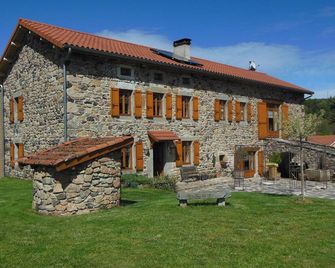 Renovated farmhouse on the banks of the Loire - Retournac - Building