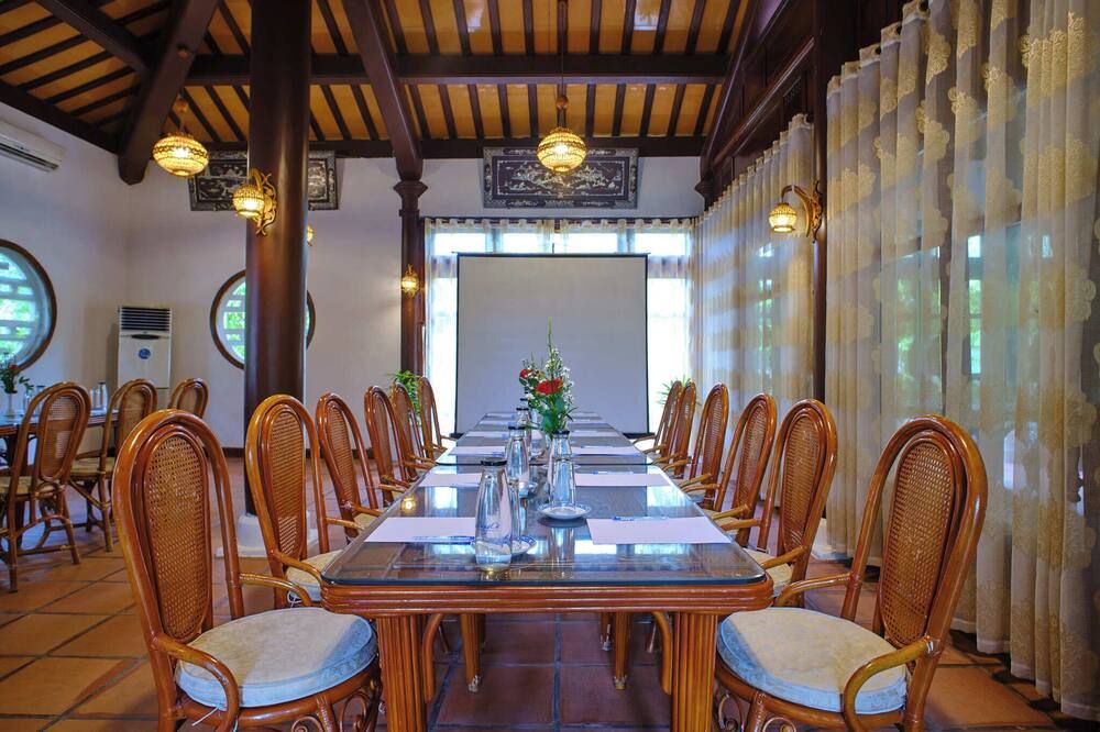 Lang Co Beach Resort