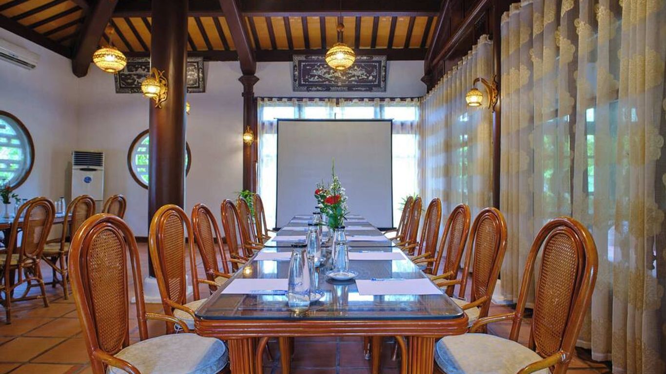 Lang Co Beach Resort