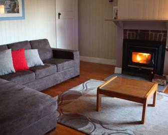 Wisteria Place - Stanthorpe - Living room