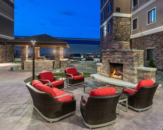 Staybridge Suites Anchorage By IHG - Anchorage - Innenhof