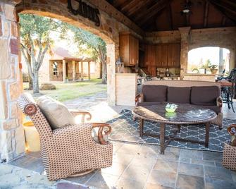 Garden Cottage at Rockin Star Ranch - Brenham - Patio