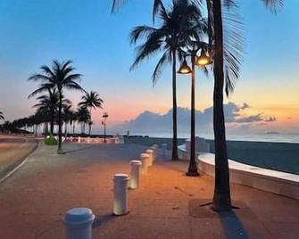 Fort Lauderdale Cottage - Free Parking near Beach - Fort Lauderdale - Playa