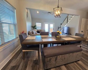 Modern retreat in Sherman - Sherman - Essbereich