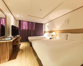 Hotel Rest Seogwipo - Seogwipo - Habitación