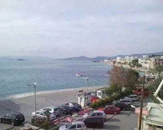 Hotel Plaza - Nea Stira