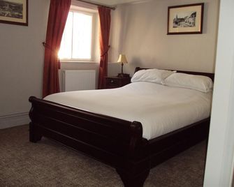 The George Inn - Warminster - Bedroom
