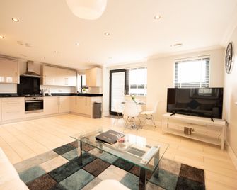 Malthouse Court - Reading - Bedroom