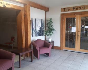 North Adventure Inn - Cochrane - Patio