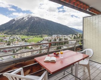 Apartment Guardaval Apt 503 by Interhome - Davos - Balcón