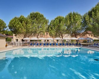 Résidence Odalys Le Hameau du Moulin - Montignac - Piscina