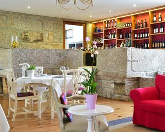 Solar Egas Moniz-Charming House & Local Experiences - Penafiel - Restaurant