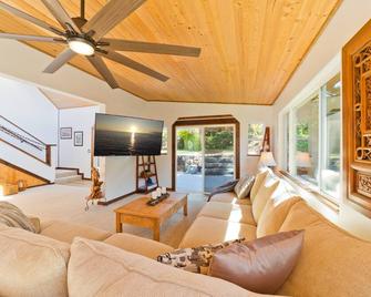 3-Bedroom Home with Ocean Views and Hot Tub - Waikoloa Village