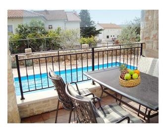 Villa Bella Comfortable holiday residence - Krk - Bazén