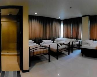 People's Hotel - אילוילו סיטי - חדר שינה