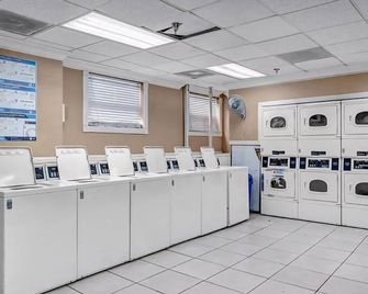 One Bedroom Downtown - Jacksonville - Laundry facility