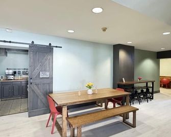 Valued Stay Aloha - Madison - Comedor