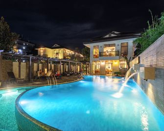 Atithi Resort & Spa - Pokhara - Piscina