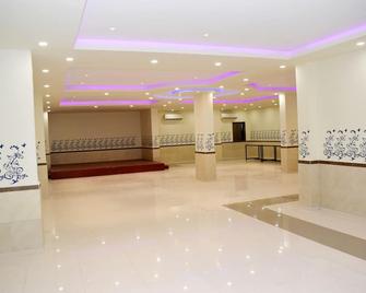 Hotel Sai Grand - Gorakhpur - Front desk