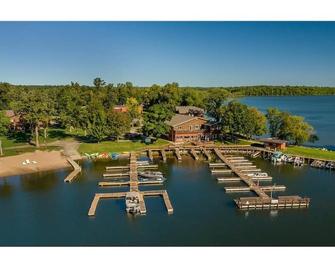 Beautiful, Large, Lower Level, Beach Frond Condo on Leech Lake, Multi Family - Walker
