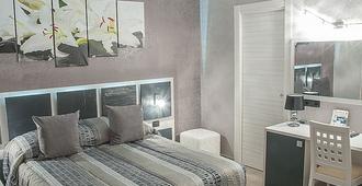Albis Rooms Guest House - Fiumicino - Bedroom