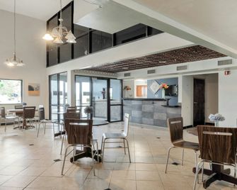 Lonestar Inn & Suites, Erick Ok Hwy 40 by OYO - Erick - Lobby