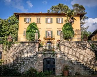 Hotel Ristorante Casa Volpi - ארצו