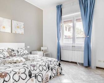 Casa Vacanza via Sottocorno - Busto Arsizio - Camera da letto