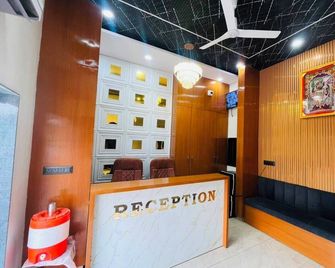 Hotel Shree Kesari Nandan - Dwārka - Front desk