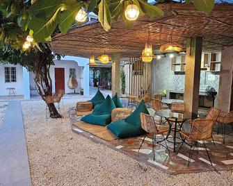 Acacia Sunset Village Inn - Panglao - Patio