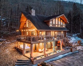 The Luxury Lodge - Ski, Ride, Golf, Bike, Hike - Hunter - Building