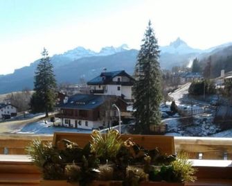 Cozy apartment with beautiful view of the Olympic Cortina d' Ampezzo - Cortina d'Ampezzo - Balcon