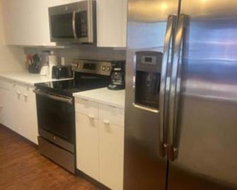 Fully Furnished 2 bed/2bath Apartment near the Galleria - Houston - Cocina