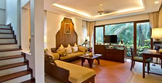 Ravindra Beach Resort and Spa - Pattaya - Living room
