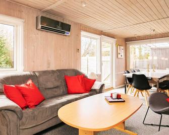 Gorgeous Holiday Home in Funen, Syddanmark With Sauna - Bogense - Вітальня