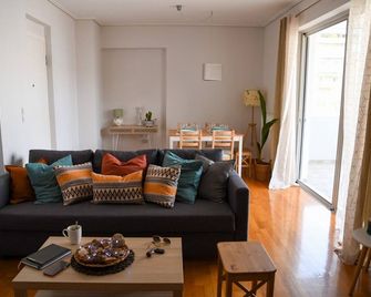 아게리키의 아테네 센터 2BDRM 및 주차 - 아테네 - 거실