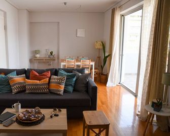 Ageliki's Athens Apartment - Athènes - Salon
