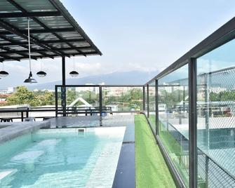 248 Street Hostel - Chiang Mai - Pool