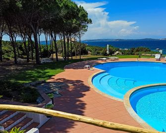 Hotel Porto Piccolo - Arzachena - Pool