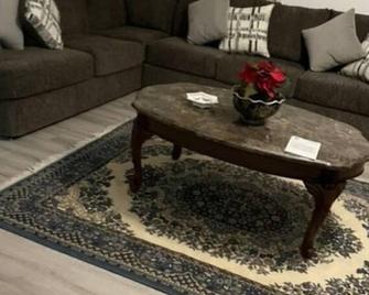 Amazing Home Away From Home In The Heart Of Snellville - Snellville - Living room