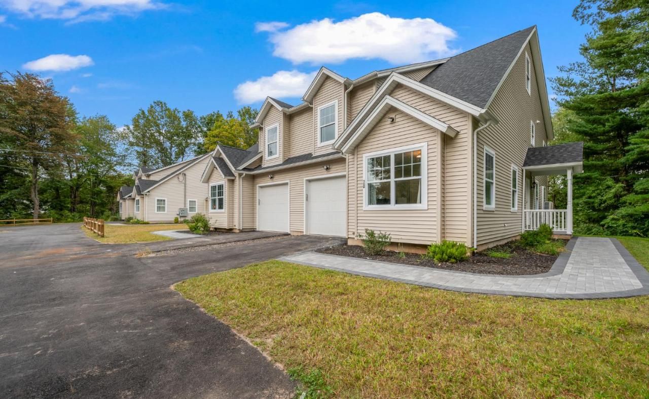Elegant Double Story Bloomfield 3 Kings 2 Queens Massive House