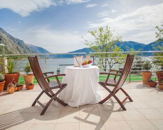 Hotel Casa del Mare - Amfora - קוטור - מרפסת