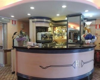 Albergo Ristorante Delfino - Новара - Рецепція